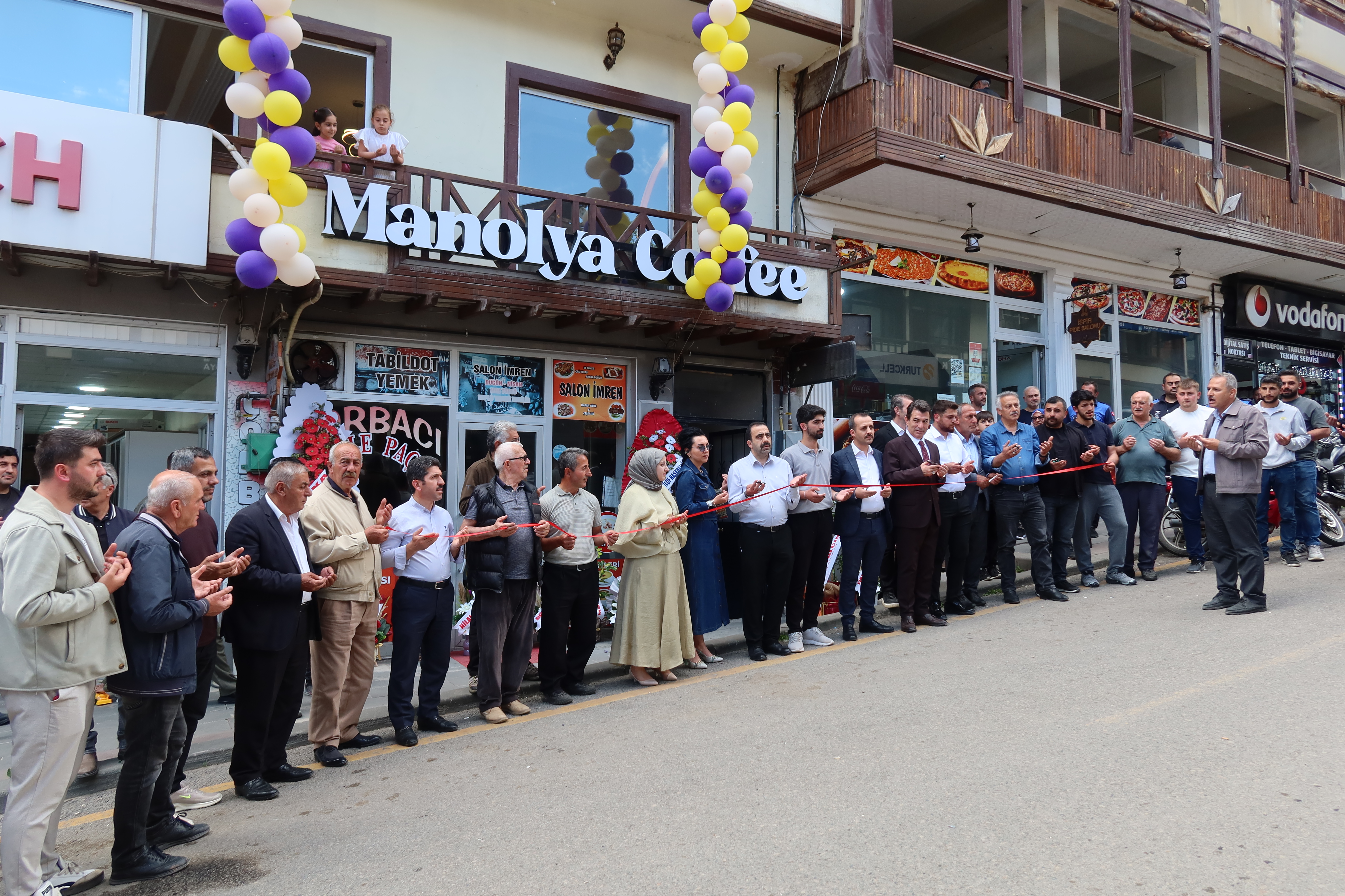 Başkan Coşkun, Manolya Cofee’nin Açılışına Katıldı